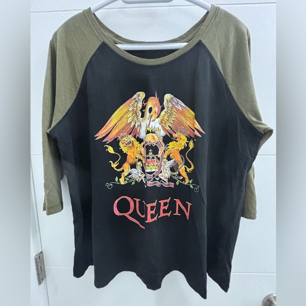 Queen T-shirt, 3/4 sleeve, thrifted